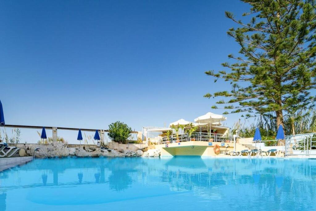 Futura Apartments Chania  ภายนอก รูปภาพ